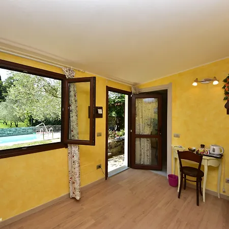 Diffuso Il Portichetto Sulla Collina A Vezio 3* 페를레도