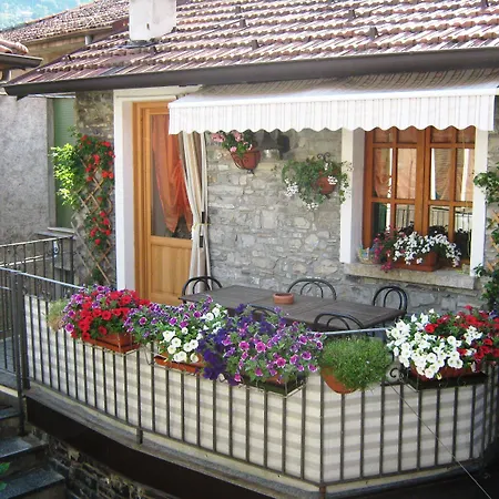 Diffuso Il Portichetto Sulla Collina A Vezio 페를레도