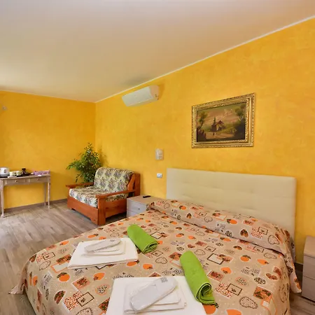Diffuso Il Portichetto Sulla Collina A Vezio 호텔
