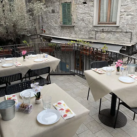 Diffuso Il Portichetto Sulla Collina A Vezio 호텔 페를레도