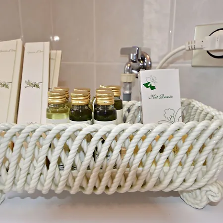 Diffuso Il Portichetto Sulla Collina A Vezio 3* 페를레도