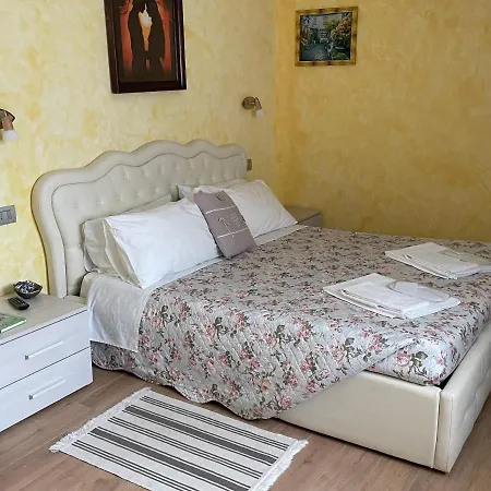 Hotel Diffuso Il Portichetto Sulla Collina A Vezio Perledo 3* Перледо