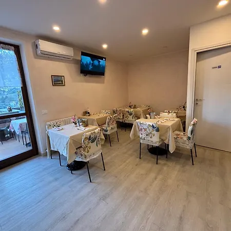 Hotel Diffuso Il Portichetto Sulla Collina A Vezio Perledo Отель 3*