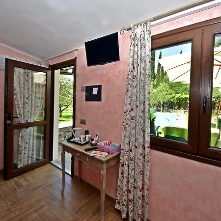 Hotel Diffuso Il Portichetto Sulla Collina A Vezio Perledo Отель Перледо